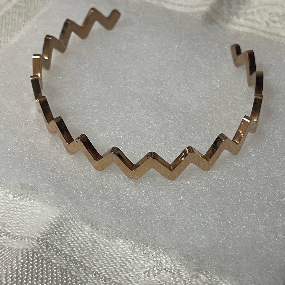 Rose Gold Zig-Zag Cuff Bracelet | Trendy Baddie Vibes 💖✨